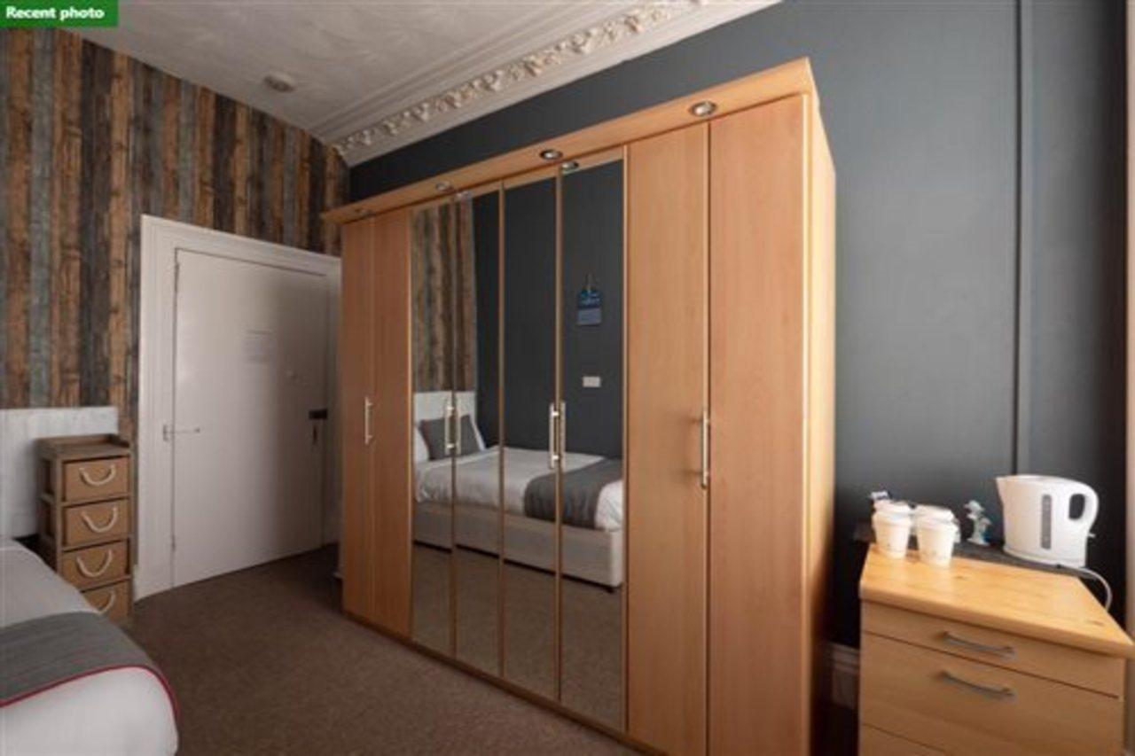 Oyo Pier Hotel Rhyl Eksteriør billede