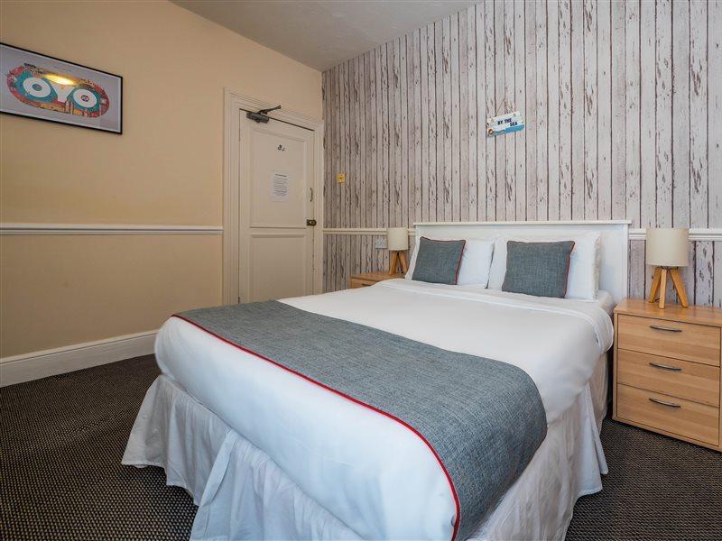 Oyo Pier Hotel Rhyl Eksteriør billede