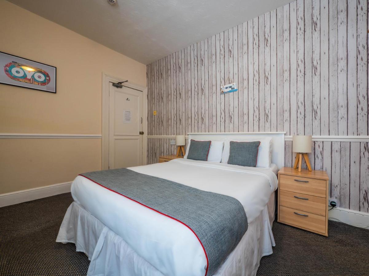 Oyo Pier Hotel Rhyl Eksteriør billede