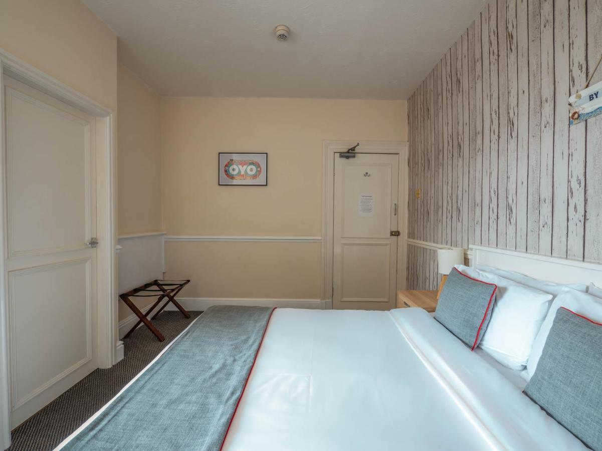 Oyo Pier Hotel Rhyl Eksteriør billede