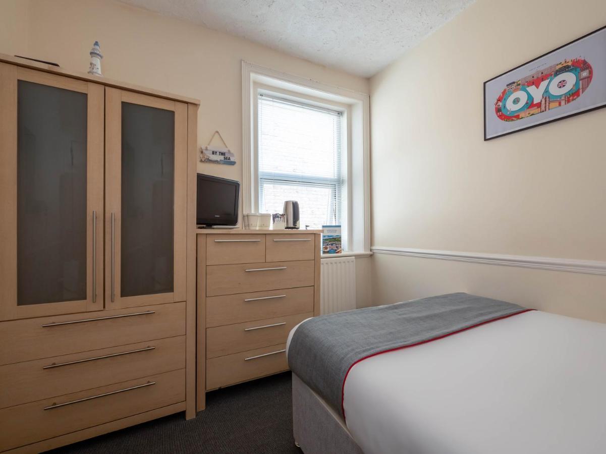 Oyo Pier Hotel Rhyl Eksteriør billede