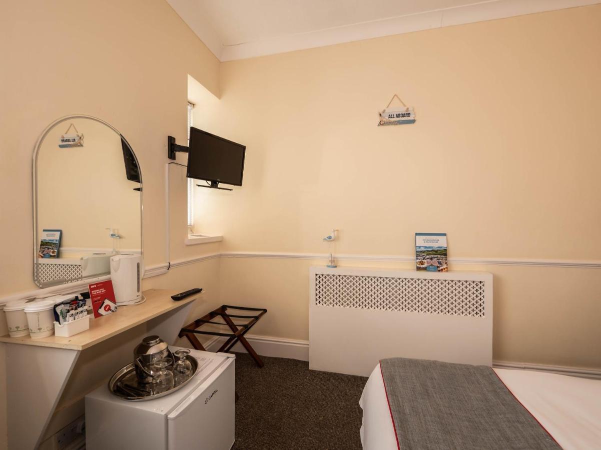 Oyo Pier Hotel Rhyl Eksteriør billede
