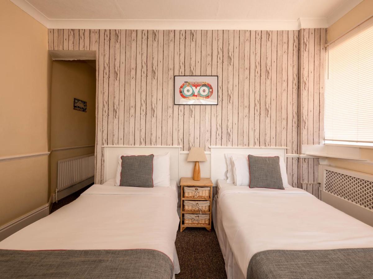 Oyo Pier Hotel Rhyl Eksteriør billede