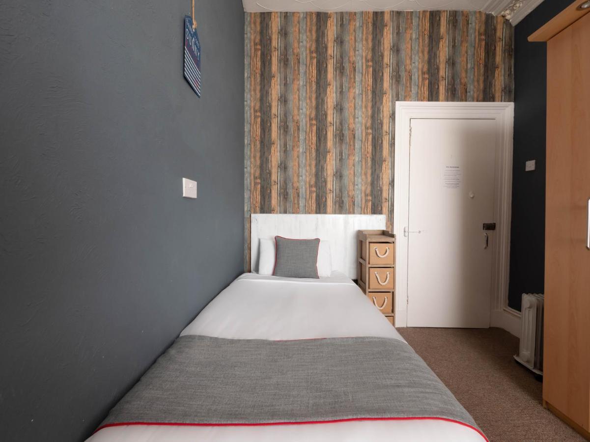 Oyo Pier Hotel Rhyl Eksteriør billede