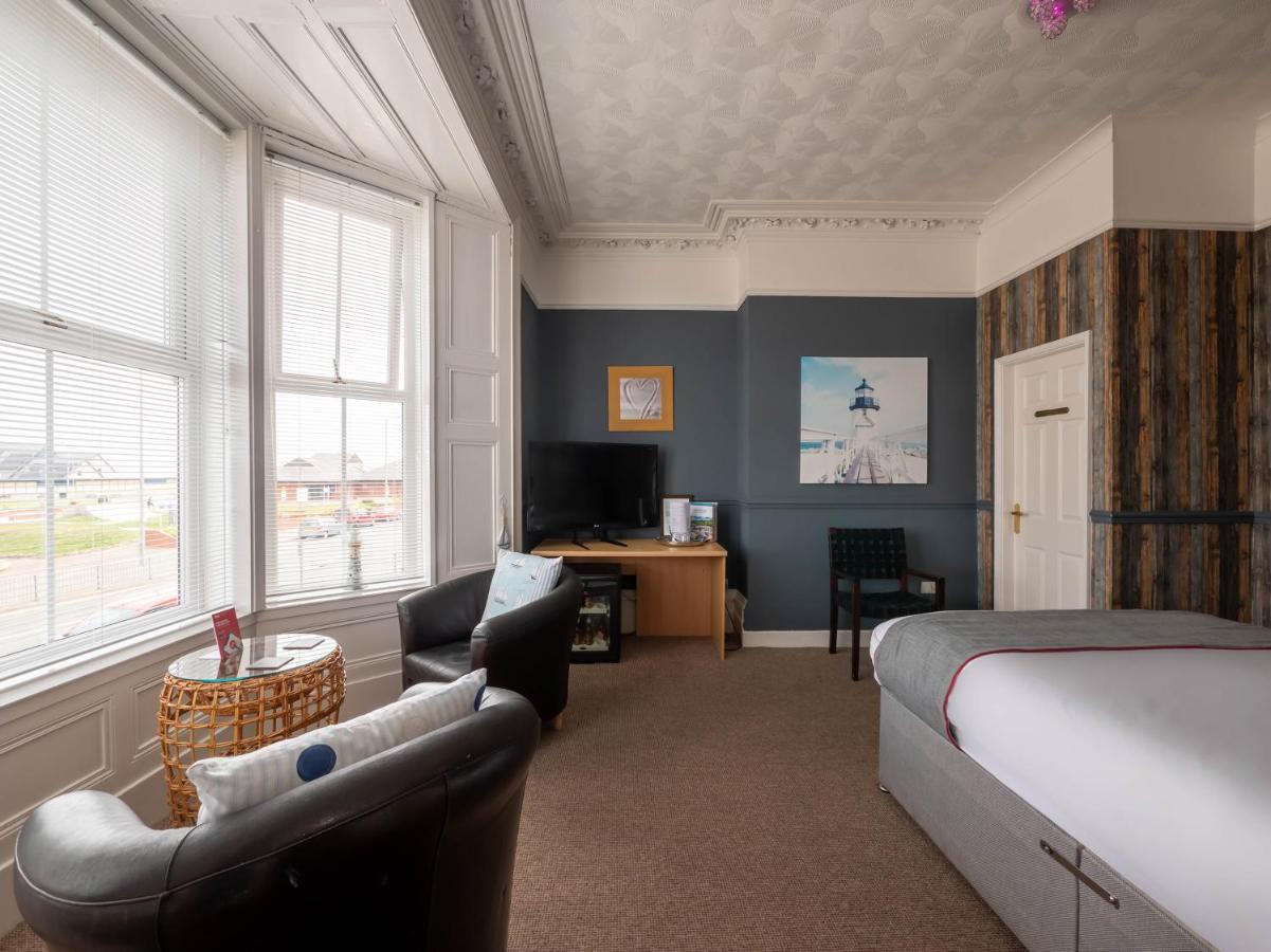Oyo Pier Hotel Rhyl Eksteriør billede