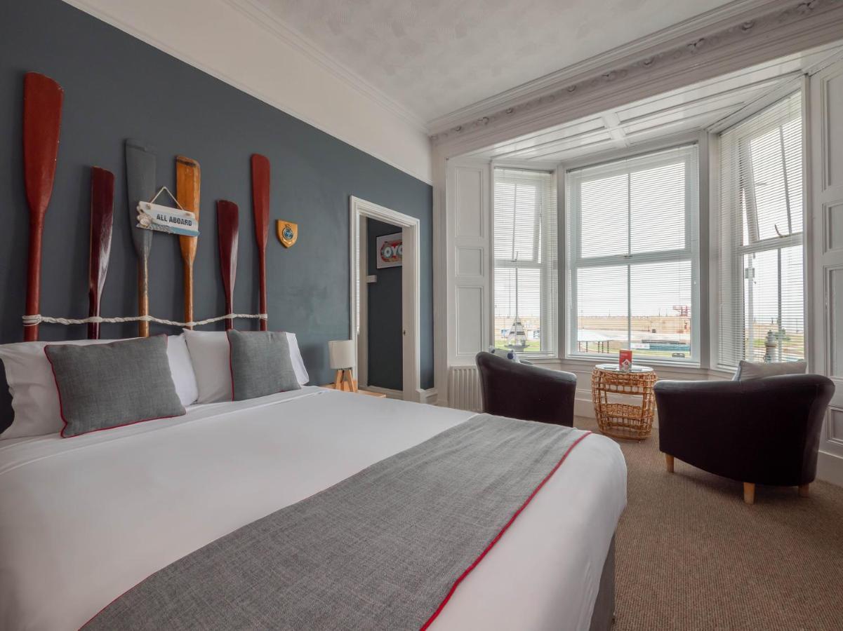 Oyo Pier Hotel Rhyl Eksteriør billede