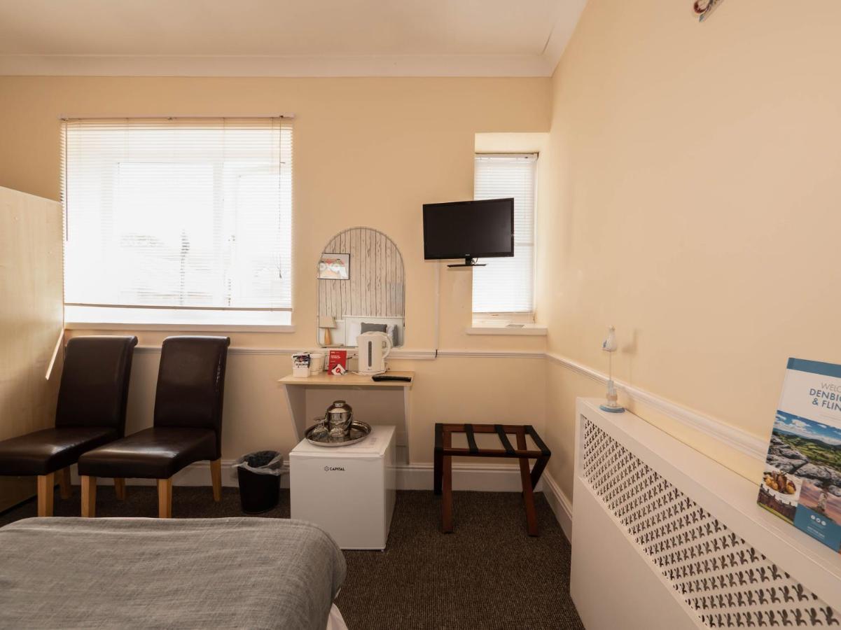 Oyo Pier Hotel Rhyl Eksteriør billede