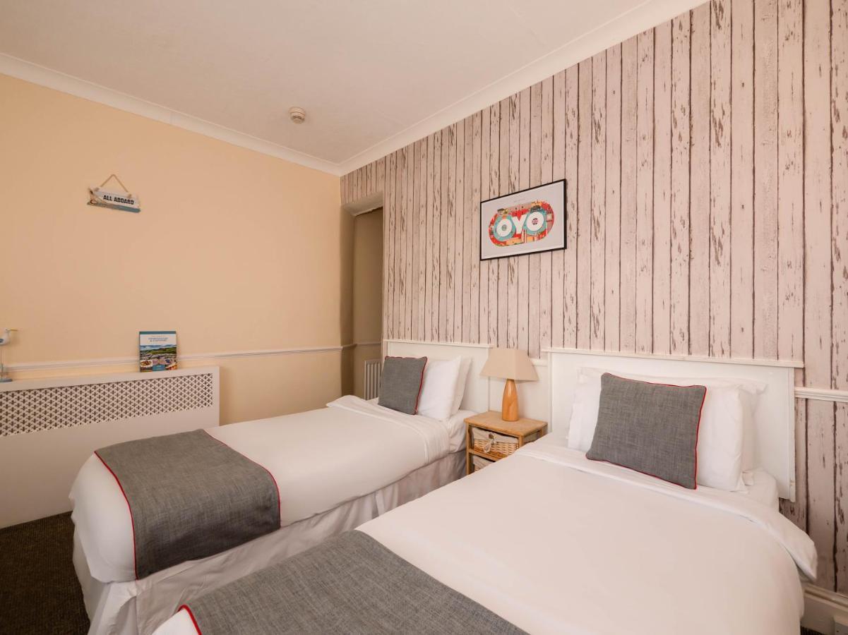 Oyo Pier Hotel Rhyl Eksteriør billede