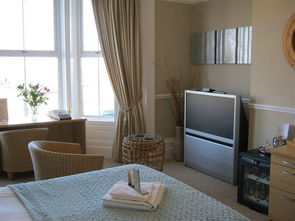 Oyo Pier Hotel Rhyl Eksteriør billede