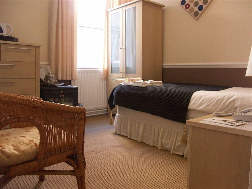 Oyo Pier Hotel Rhyl Eksteriør billede