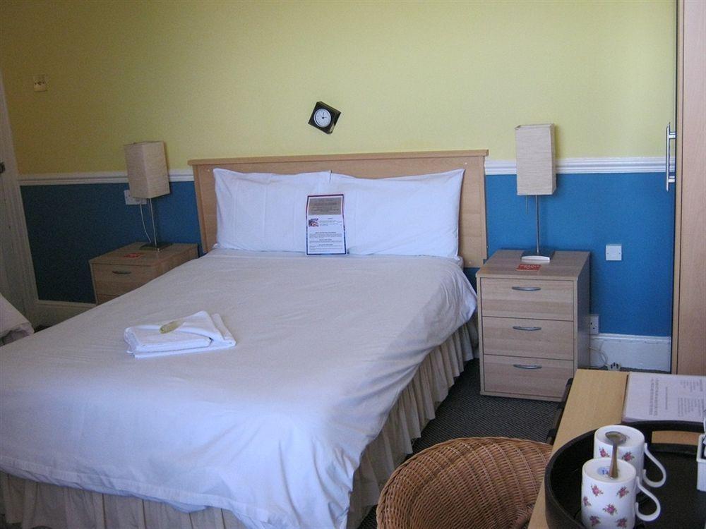 Oyo Pier Hotel Rhyl Eksteriør billede
